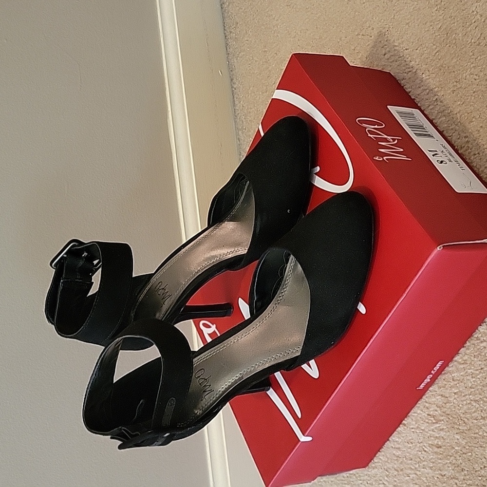Shoes - Picture 4 of 4